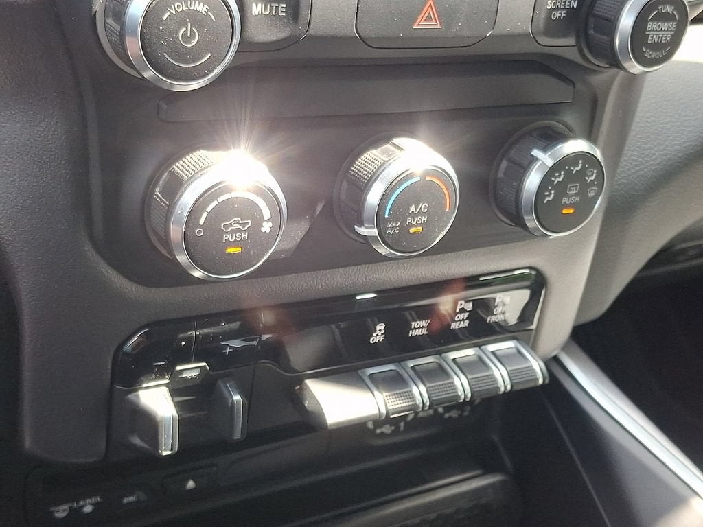 2019 RAM 1500 Big Horn/Lone Star Quad Cab 4x4 6'4" Box