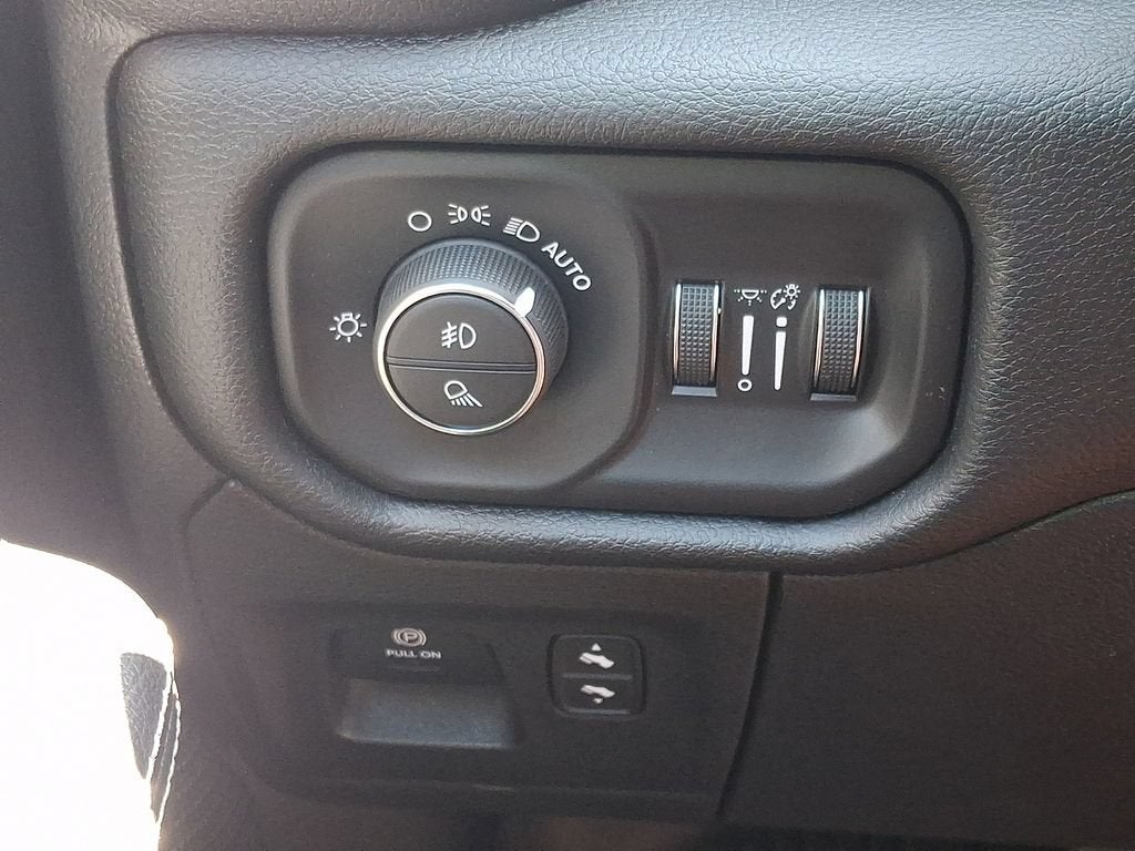 2022 RAM 1500 Laramie Crew Cab 4x4 5'7" Box