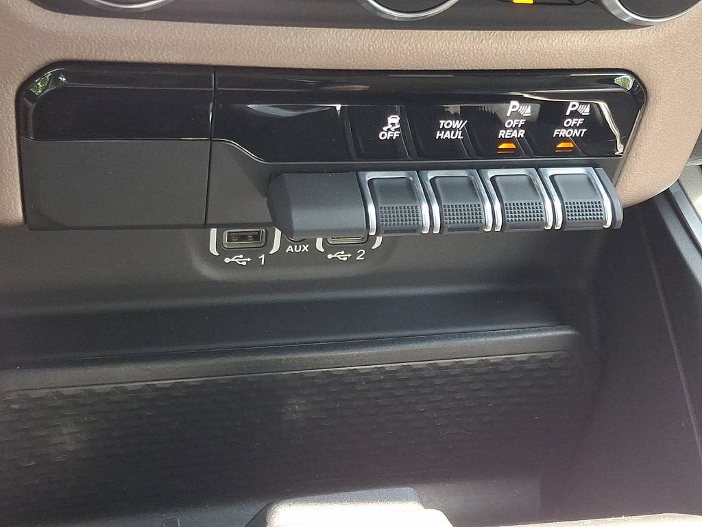 2022 RAM 1500 Laramie Crew Cab 4x4 5'7" Box