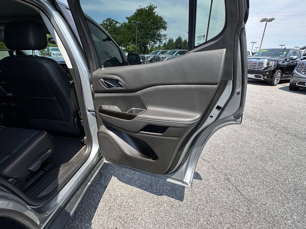 2023 GMC Acadia AT4