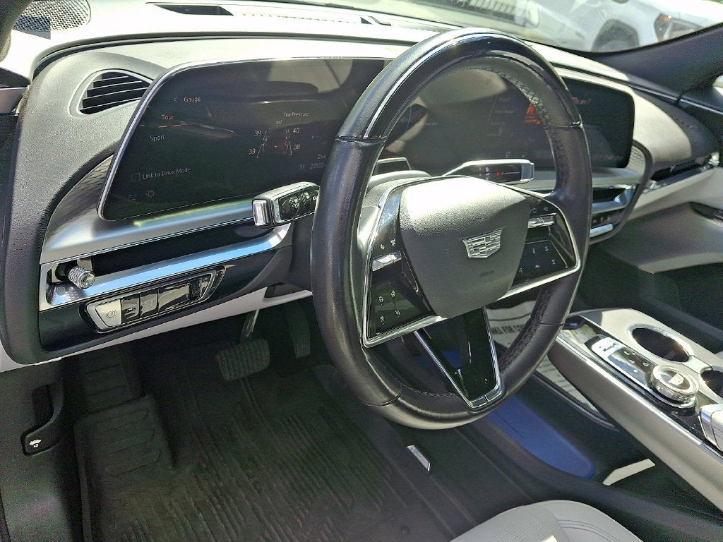 2024 Cadillac LYRIQ Luxury 3