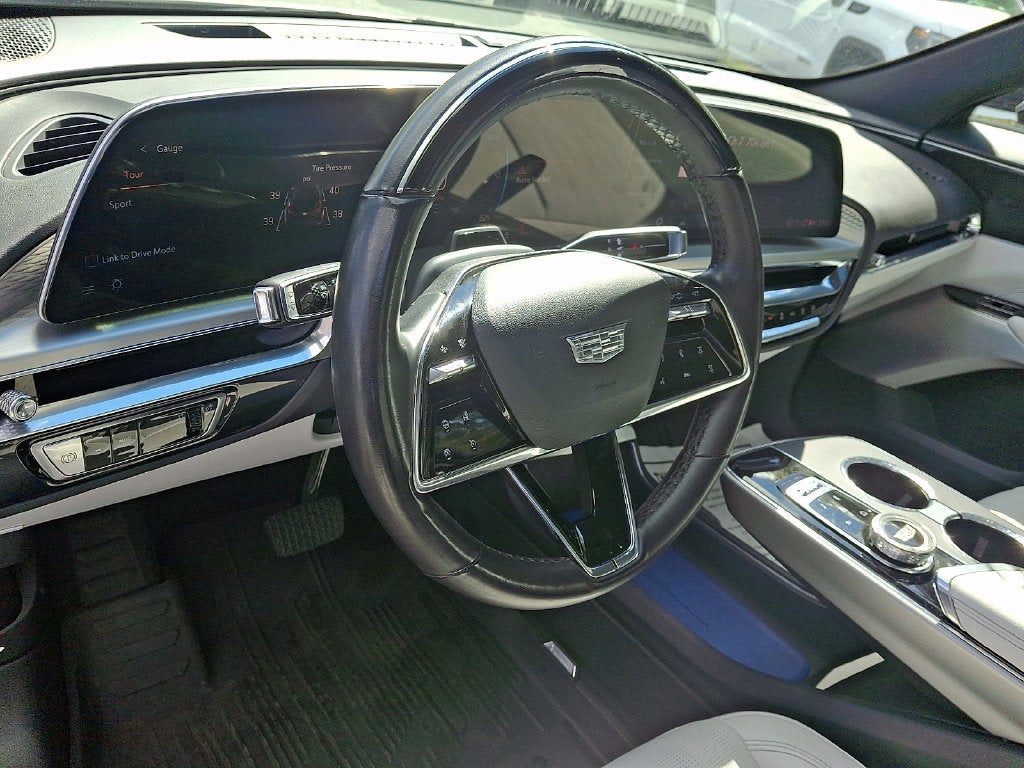 2024 Cadillac LYRIQ Luxury 3