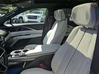 2024 Cadillac LYRIQ Luxury 3