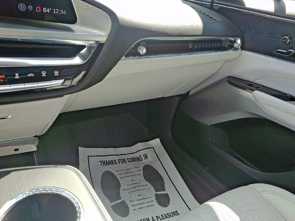 2024 Cadillac LYRIQ Luxury 3