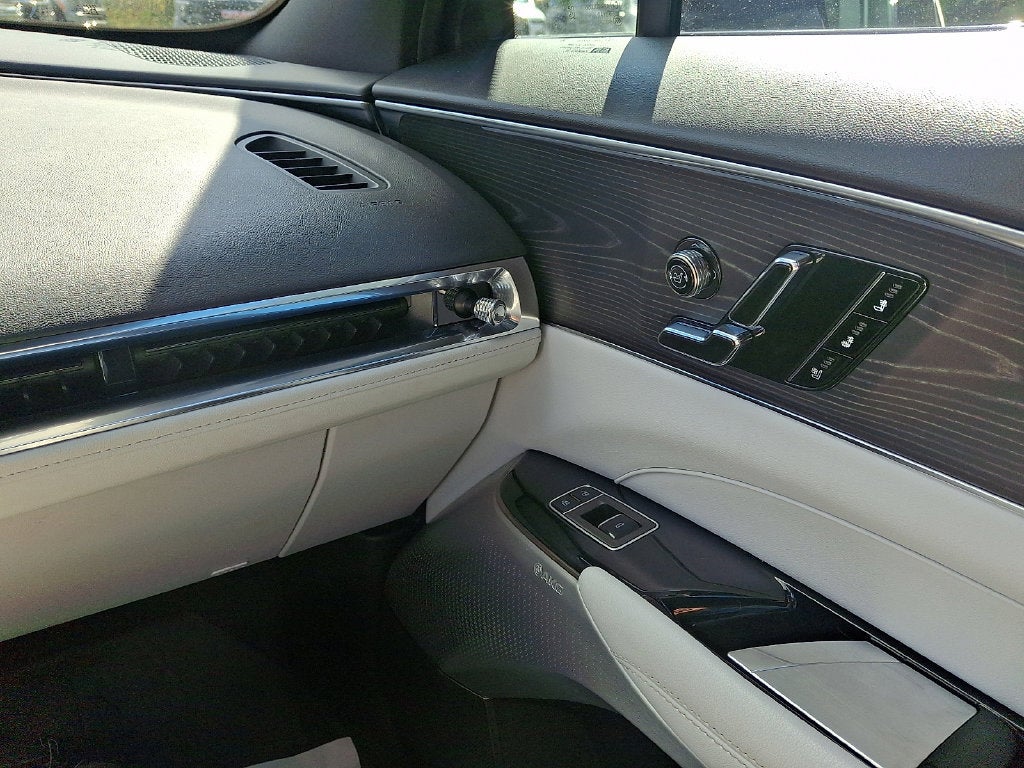 2024 Cadillac LYRIQ Luxury 3