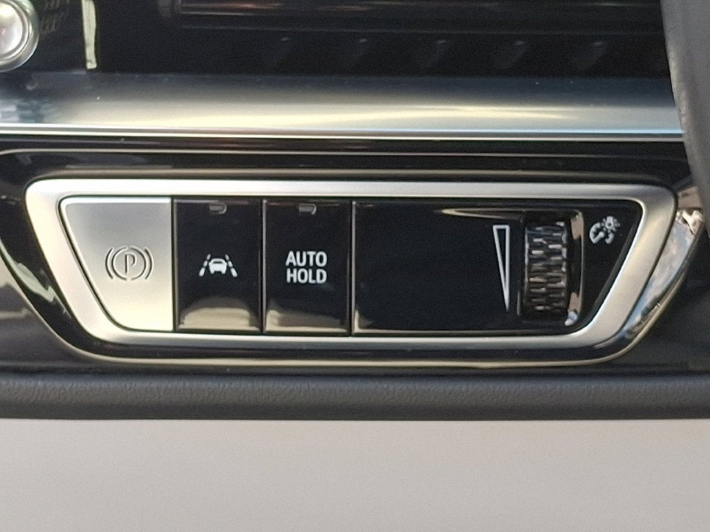 2024 Cadillac LYRIQ Luxury 3