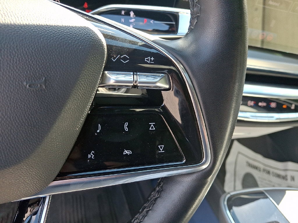 2024 Cadillac LYRIQ Luxury 3