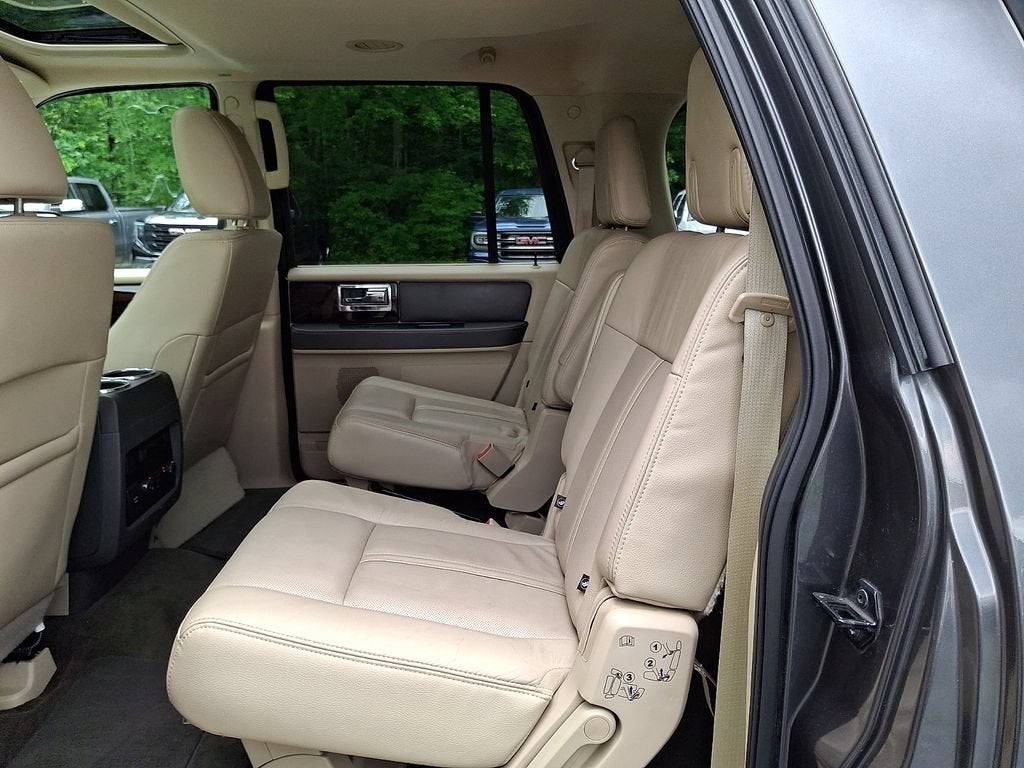 2015 Lincoln Navigator L Base