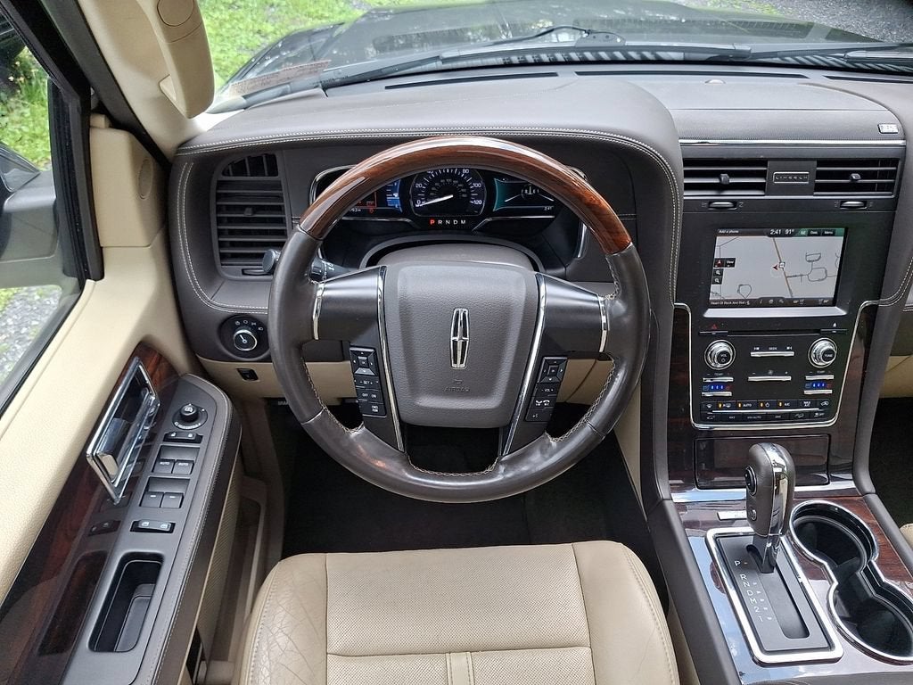 2015 Lincoln Navigator L Base