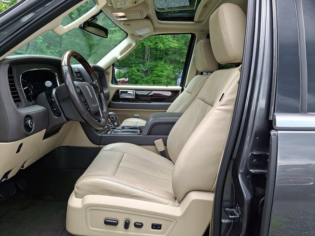 2015 Lincoln Navigator L Base
