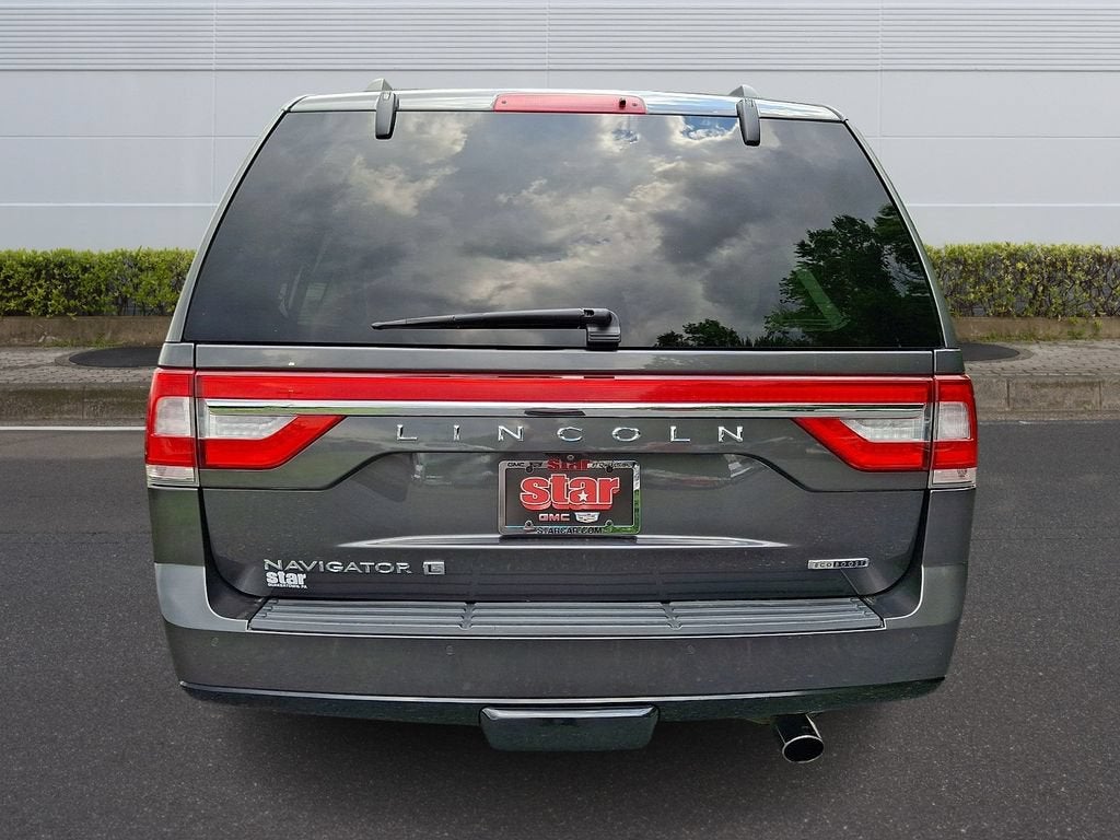 2015 Lincoln Navigator L Base