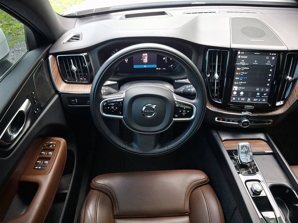 2022 Volvo XC60 B5 Inscription