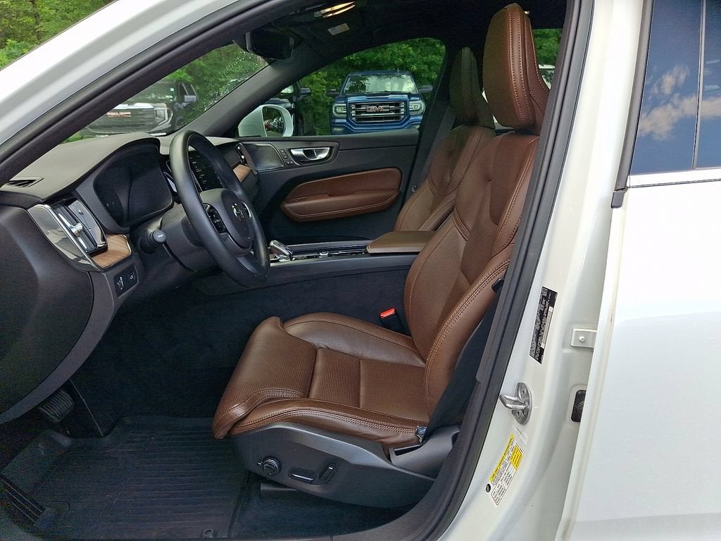 2022 Volvo XC60 B5 Inscription