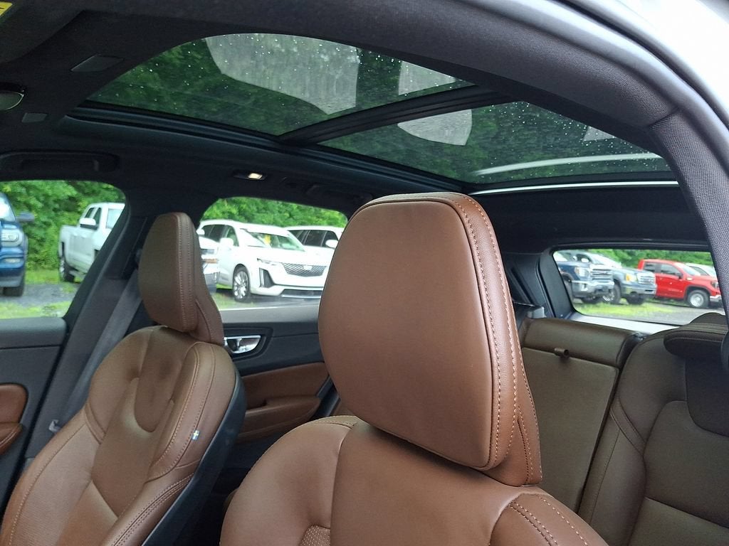 2022 Volvo XC60 B5 Inscription