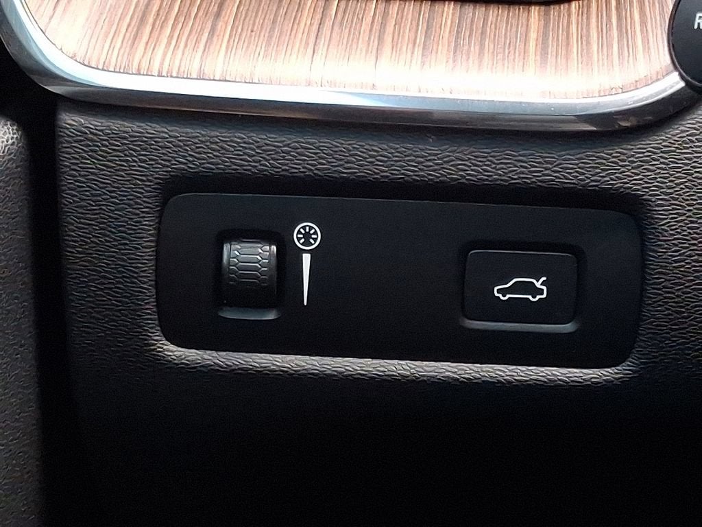 2022 Volvo XC60 B5 Inscription
