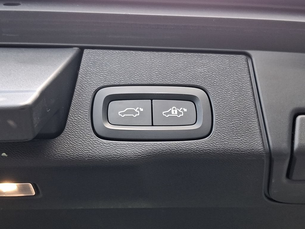 2022 Volvo XC60 B5 Inscription