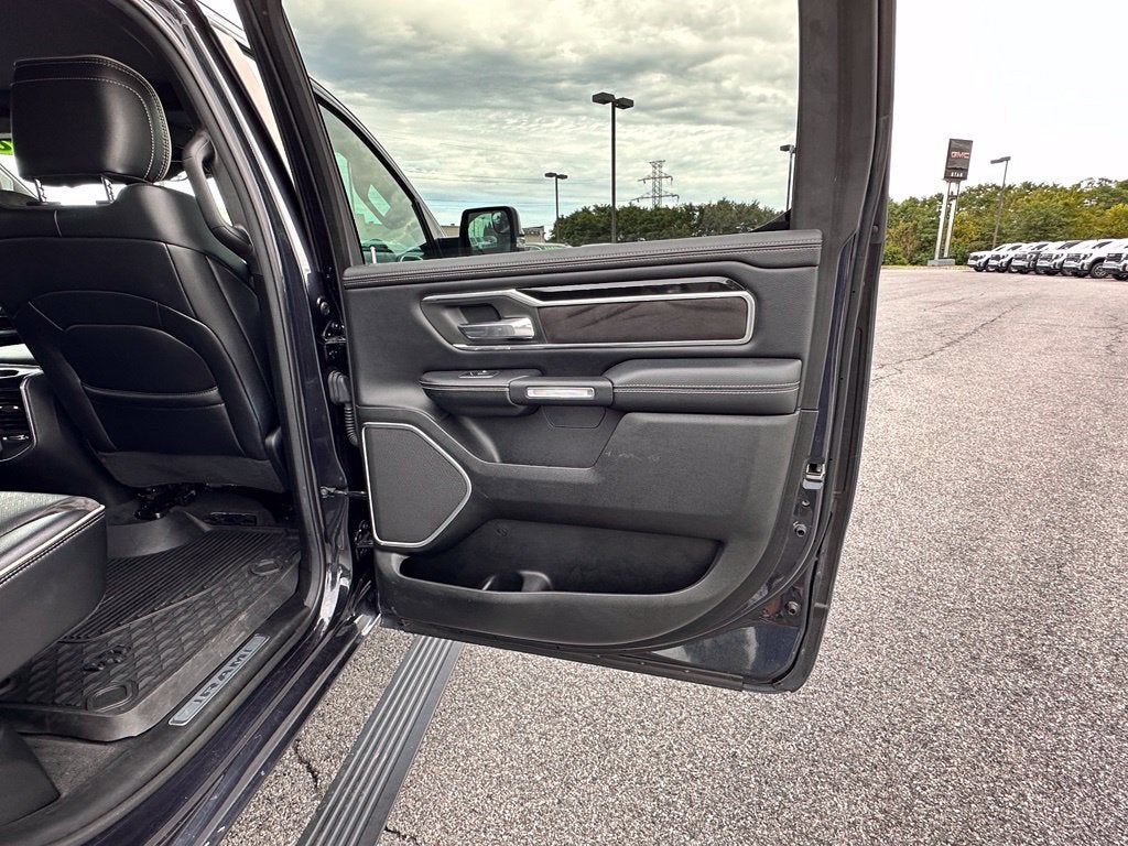 2020 RAM 1500 Laramie Crew Cab 4x4 5'7" Box