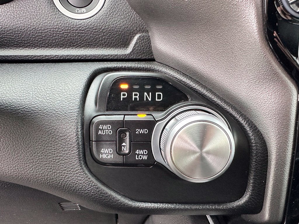 2020 RAM 1500 Laramie Crew Cab 4x4 5'7" Box