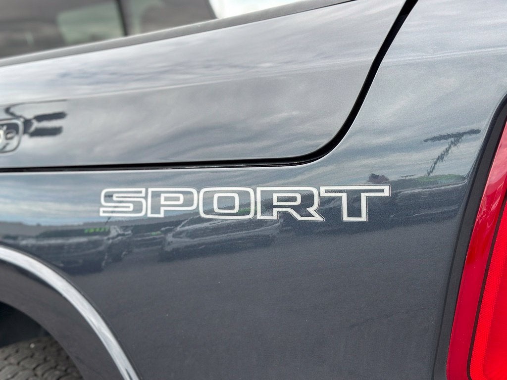 2020 RAM 1500 Laramie Crew Cab 4x4 5'7" Box