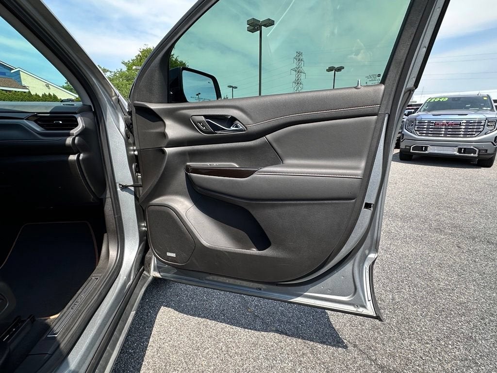 2023 GMC Acadia AT4
