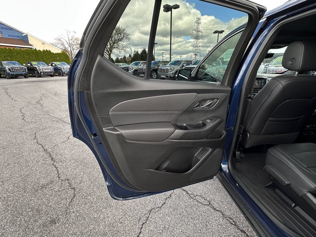 2023 Chevrolet Traverse LT Leather