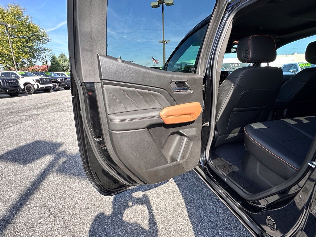 2023 GMC Canyon 4WD AT4